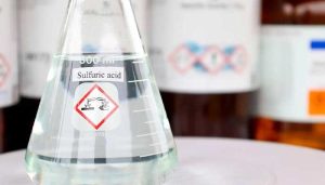 ما استخدامات حمض الكبريتيك؟